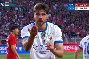 泰山客场以1-0领先！前场默契配合，谢文能下底助攻，泽卡抢点卧射得分